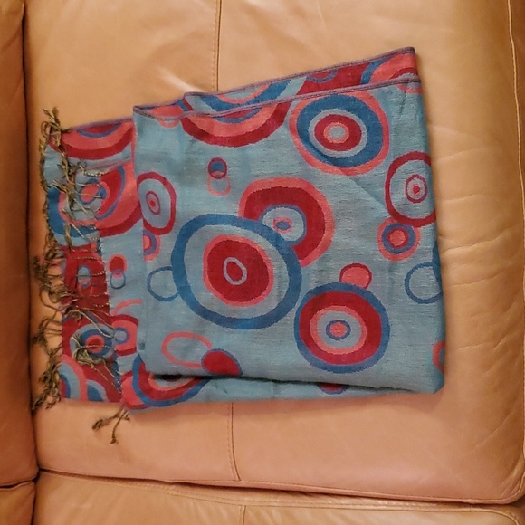 NWOT PASHMINA. MULTI COLOR. REVERSIBLE..ONE SIZE. - Picture 5 of 6